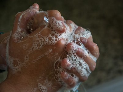 laver-mains-eau-froide-economie-eau