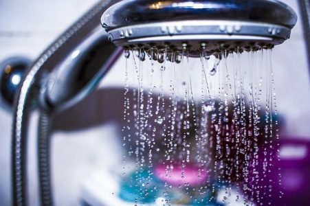 prendre-douches-moins-5-minutes-economie-eau